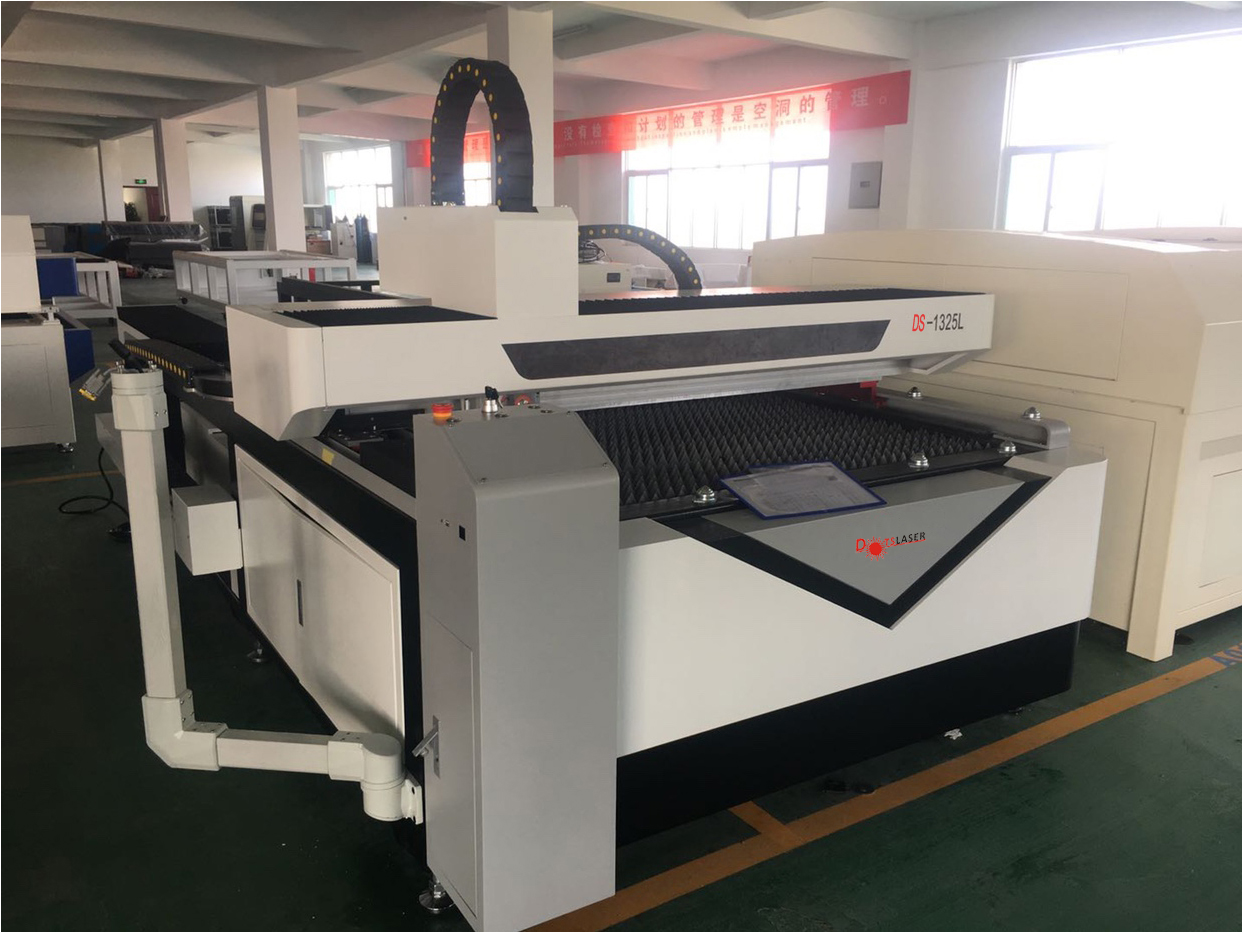 Large fiber laser precise cutter